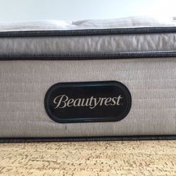Beautyrest Queen Mattress & Frame (Light Use and Great Condition)