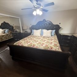Bedroom set in great condition.