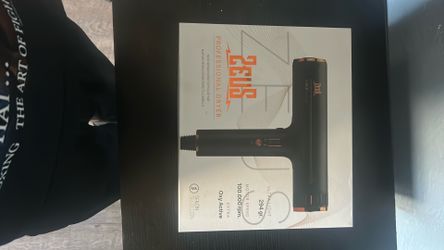 Zeus Salerm Hair Blow dry 