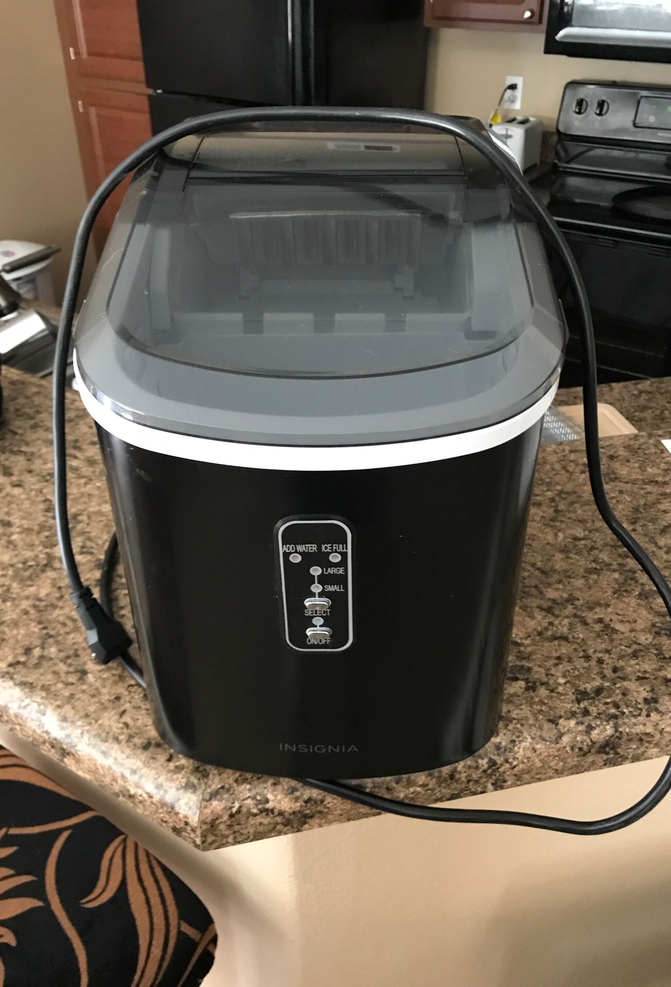 Insignia portable countertop ice maker