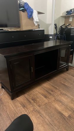 Free tv table/stand