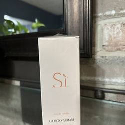 Giorgio Armani Si Perfume 