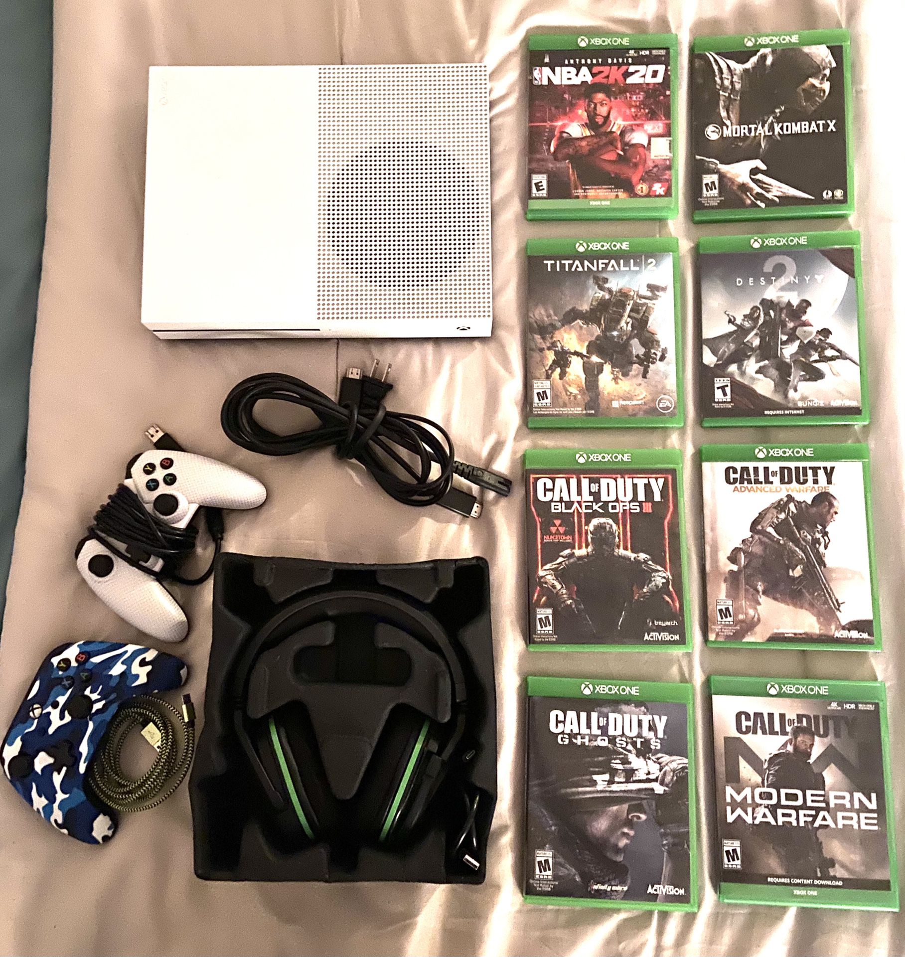 XBOX ONE Console / Games & Accessories Bundle
