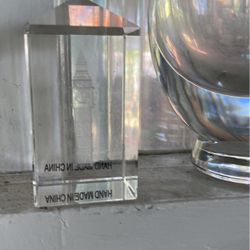 Big Ben 3 inch tall crystal glass paperweight souvenir collectible