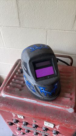 Welding helmet