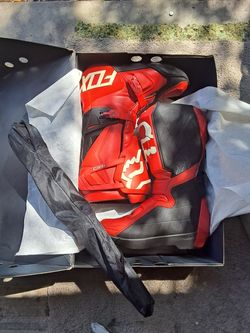 FOX 180 Motocross Boots New in Box w/ fold out chair size M14