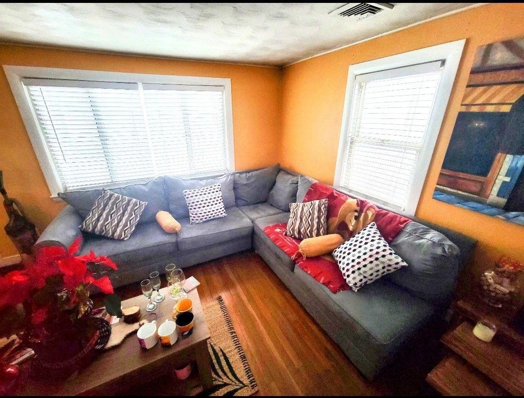 Sectional 7 x 8 1/2 Gray Like new