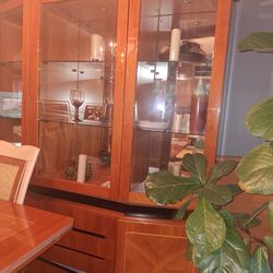 Italian, used, 4 pieces. 6 chairs dinning room, brownish