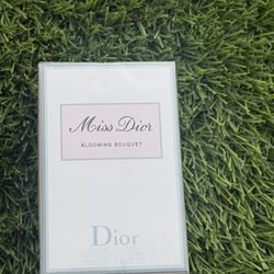 Miss Dior woman perfume