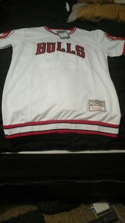 Brand new michael jordan warm up shirt...exclusive