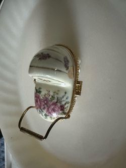 Ceramic Victorian Rose Hinged Trinket Box Baby BuggyFormalities by Baum Brothers
