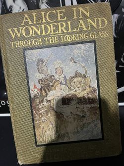 Alice In Wonderland Book 