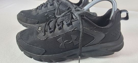 Under Armour Men's Black Trainers -  
Size US 6Y