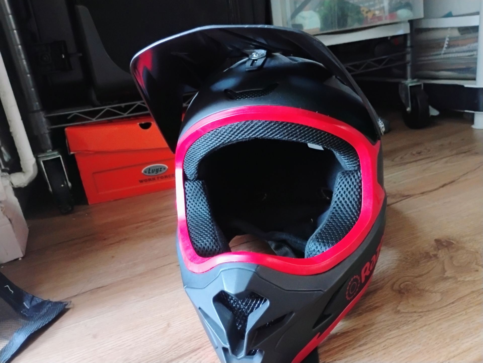 Razor helmet