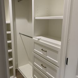 Custom cabinets End Closet 