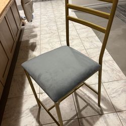 4 Counter Chairs (22”)