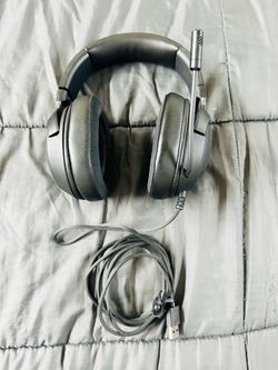 Razer Kraken V3 X Wired USB Gaming Headset, Lightweight, Black TriForce, HyperClear Cardioid Mic, Chroma RGB Lighting PS5/4 , Xbox Series X/One , PC ,
