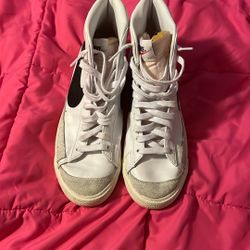 Nike blazers Barely Worn