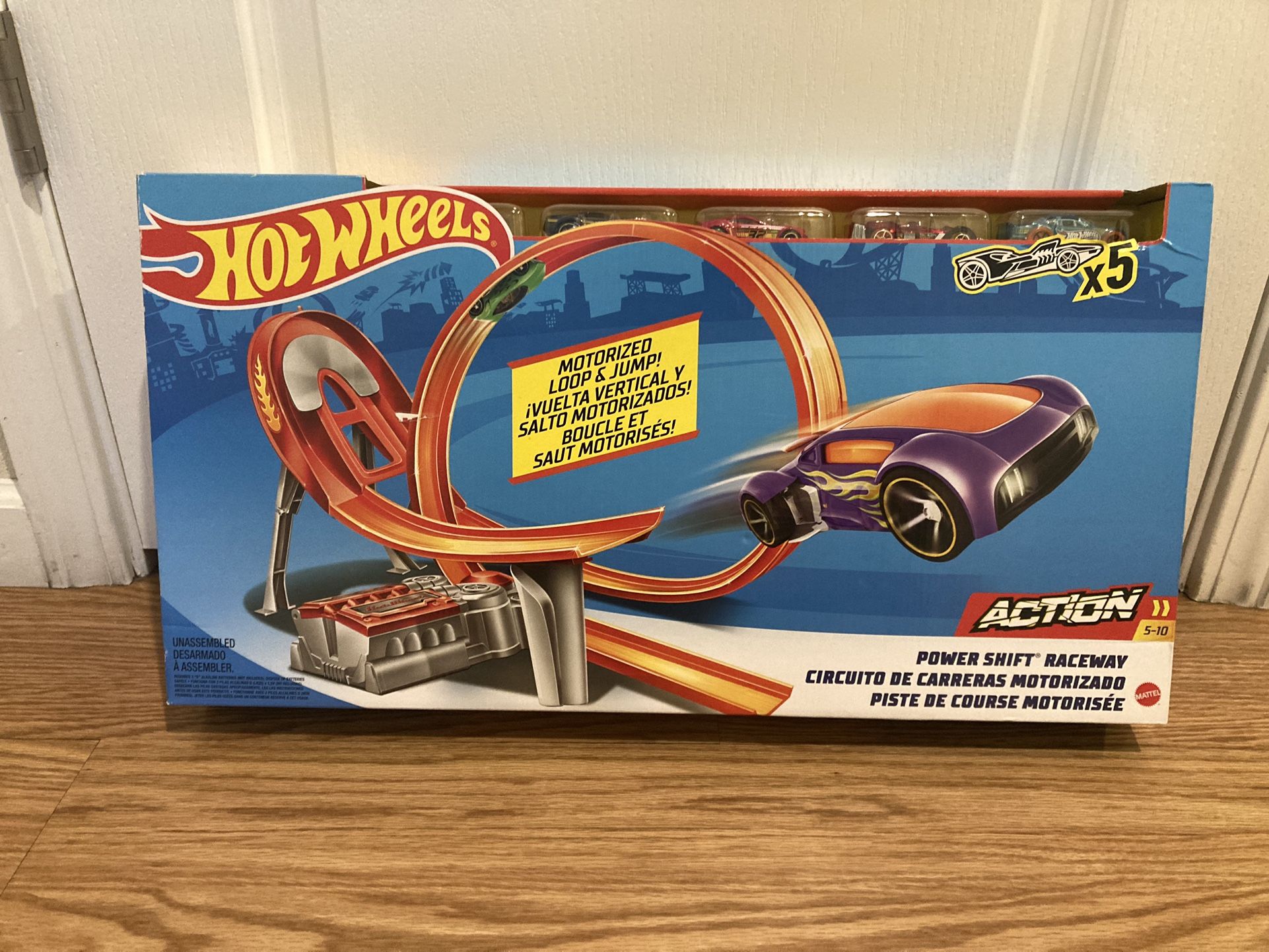 Hot wheels motorized cheap loop and jump
