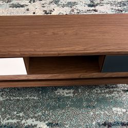 Coffee table or TV stand with small drawers