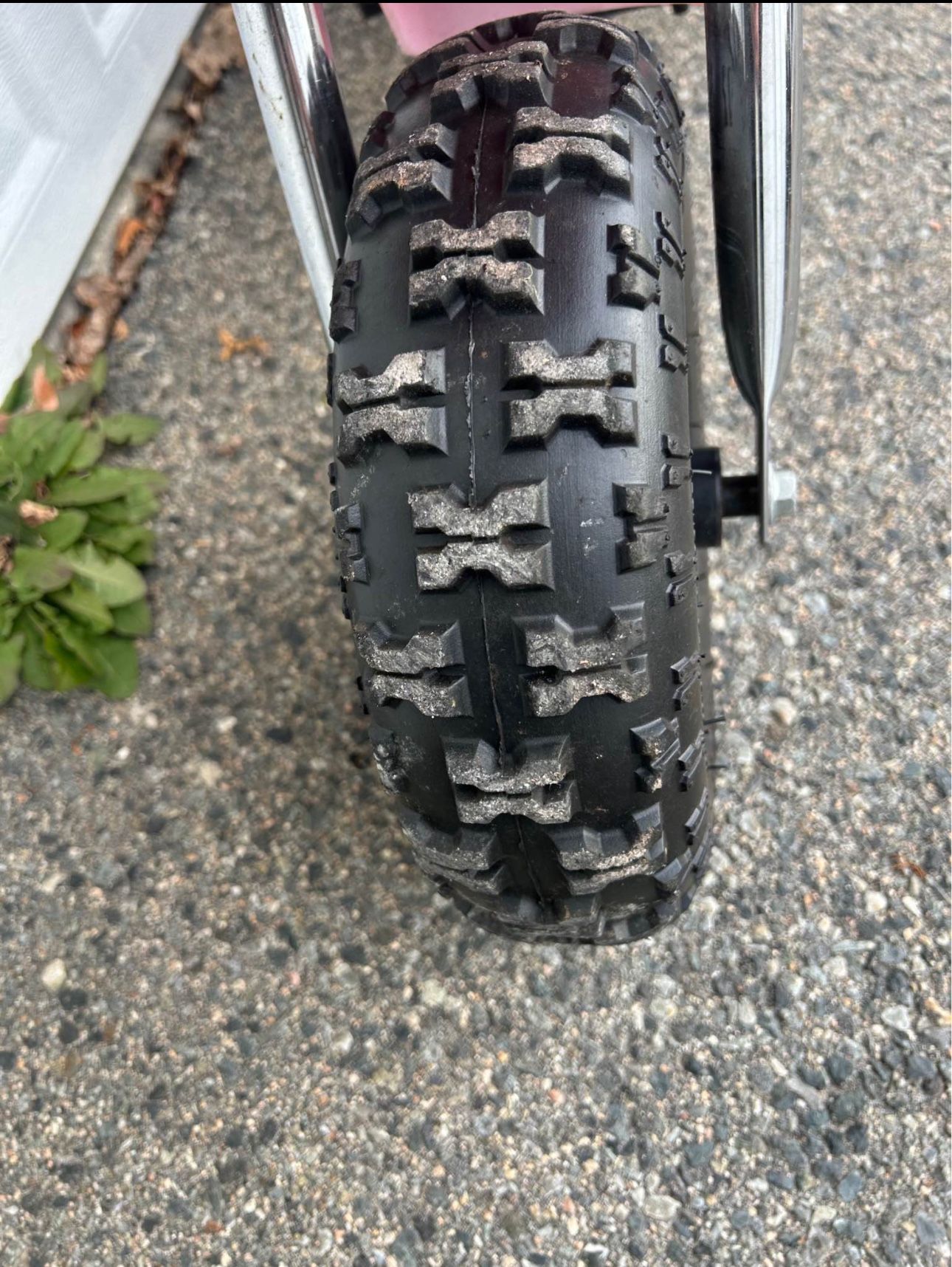 Minicross tires in excellent condition, like new! It works perfectly, I'm the second owner. I bought a larger minicross. It's a good minicross to star