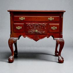 ⭕️ Stunning Vintage Mahogany Chippendale-Style Lowboy / Nightstand — Claw & Ball Feet