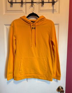 Under Armour NWOT Gold Colored Cold Gear Womenβs Hoodie Size Small