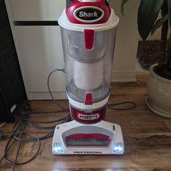 Vacuum Cleaner Shark Rotator / Like New