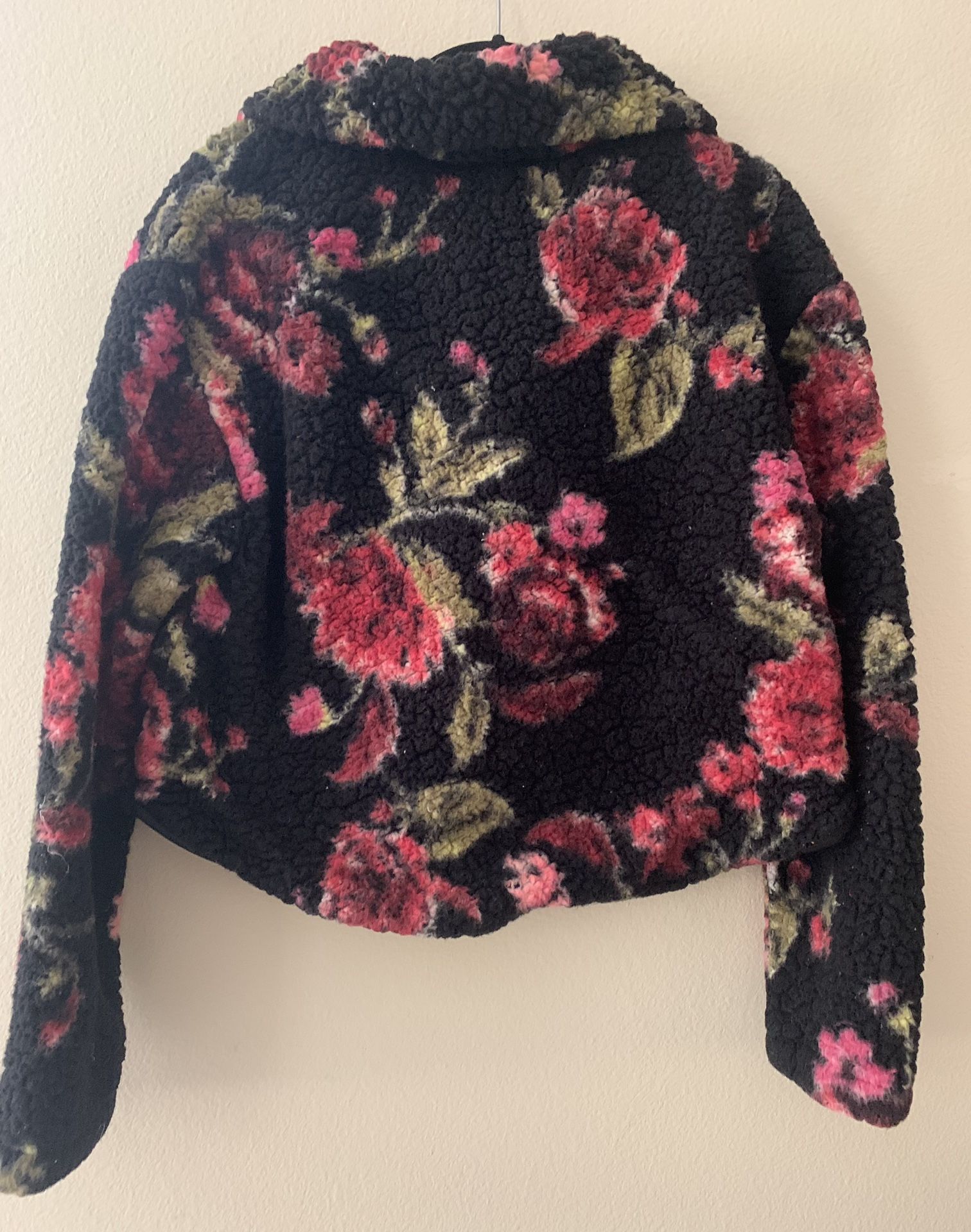 Wild Fable Women's Floral Fleece Sherpa Jacket Black Red Green pullover sz. M