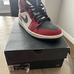 Air Jordan 1 Mid Men's 11
