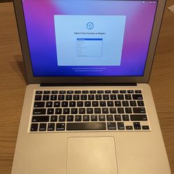 MacBook Air 13” (2015) 8GB Ram, 2.2 Dual Core i7