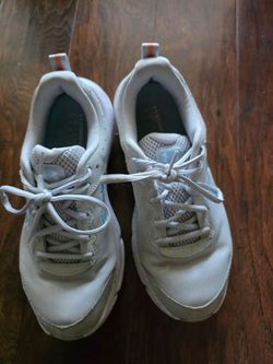 Women's under armor tennis shoes