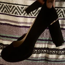 VELVET BLACK PUMPS SIZE 7