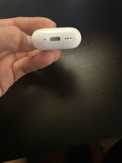 AirPods 4 noise cancellation