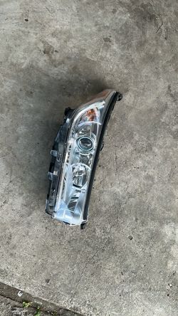 2017 2018 2019 Toyota Highlander Right Halogen Headlight