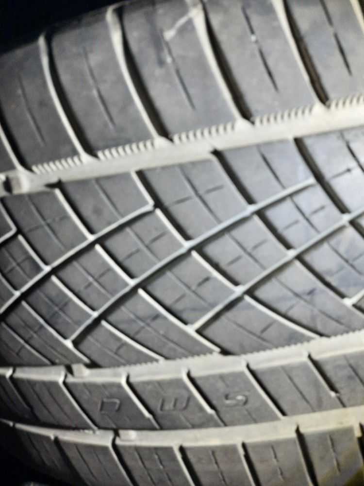275/40/20 Continental ExtremeContact DWS06 Plus 275/40ZR20 106Y XL M+S rated UHP All-Season Tires