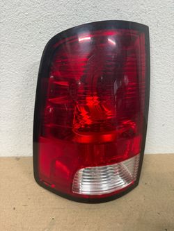 2009-2017 DODGE RAM 1500 TAIL LIGHT LEFT SIDE OEM