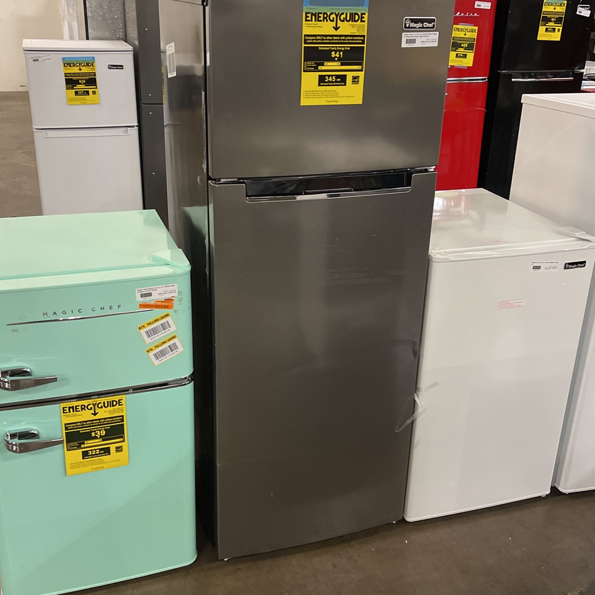 Magic Chef 7.4 Cu Ft 2 Door Minifridge With Freezer for Sale in Phoenix, AZ  - OfferUp