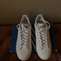 Stan Smith Adidas White  7.5W/6Y New In Box Unisex