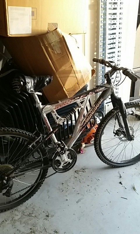 Mongoose 21 speed xr200,aluminum, swing link rear suspension, front disc brake.