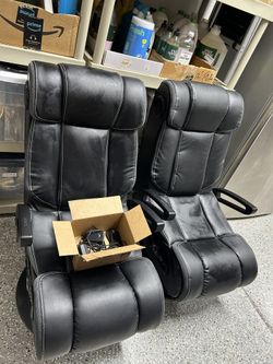 Set of 2 Gaming Chairs (built in bluetooth speakers) - never used. Great shape