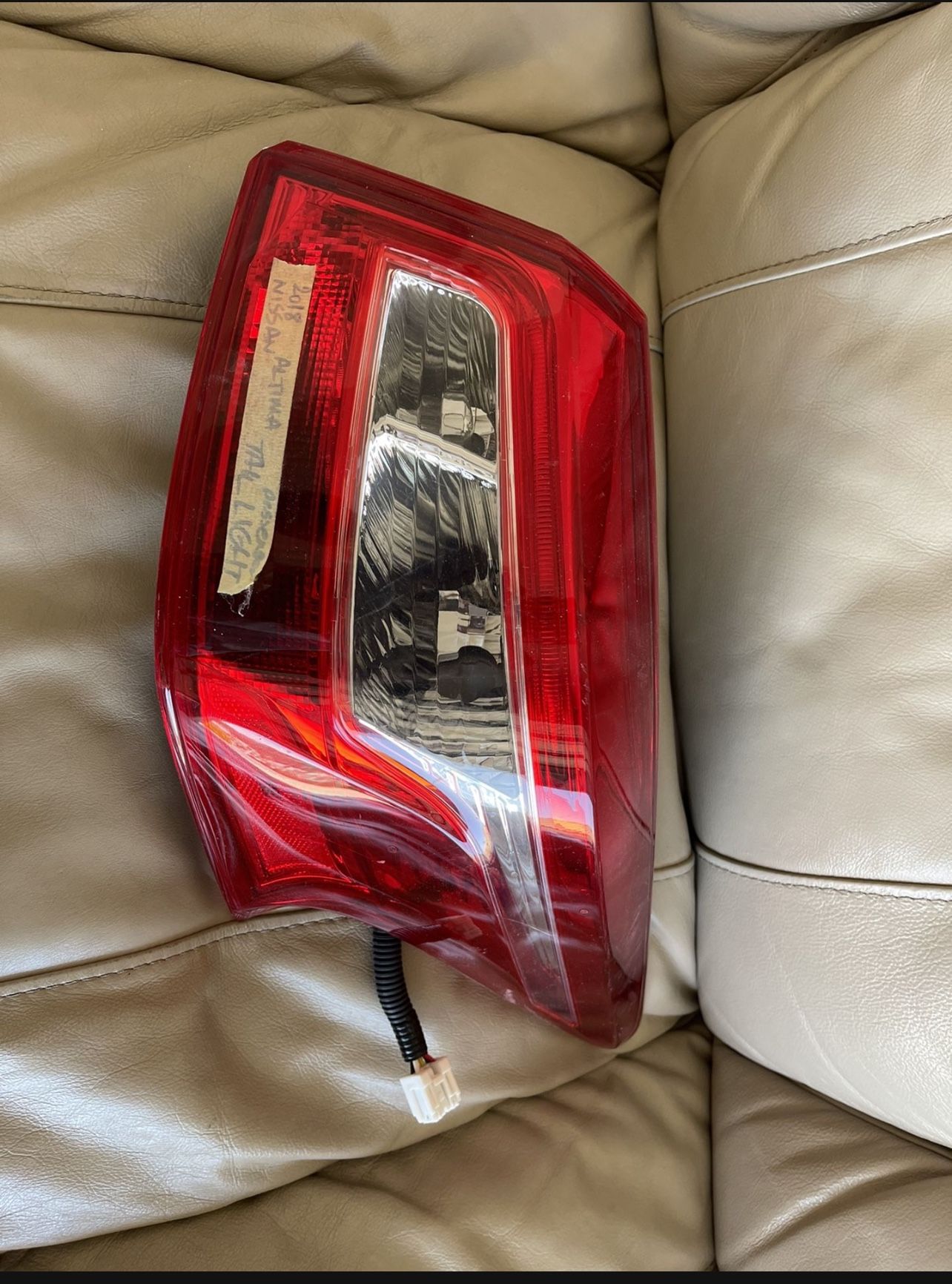 2018 Nissan Altima Right Side Tail Light Samall Crack