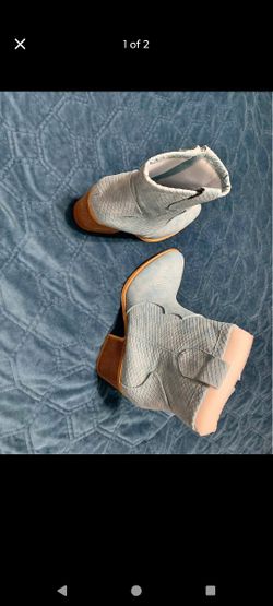 Dirty Laundry *NEW* Ankle Boots in Teal
Size 8