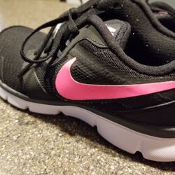 Nike Sneakers (Woman's)
