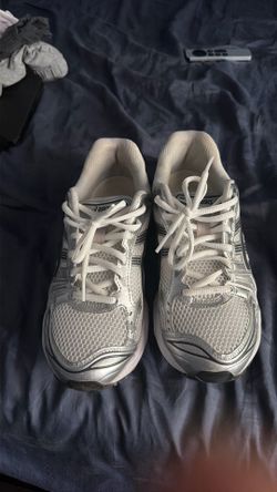 ASICS 7.5 M shoe size