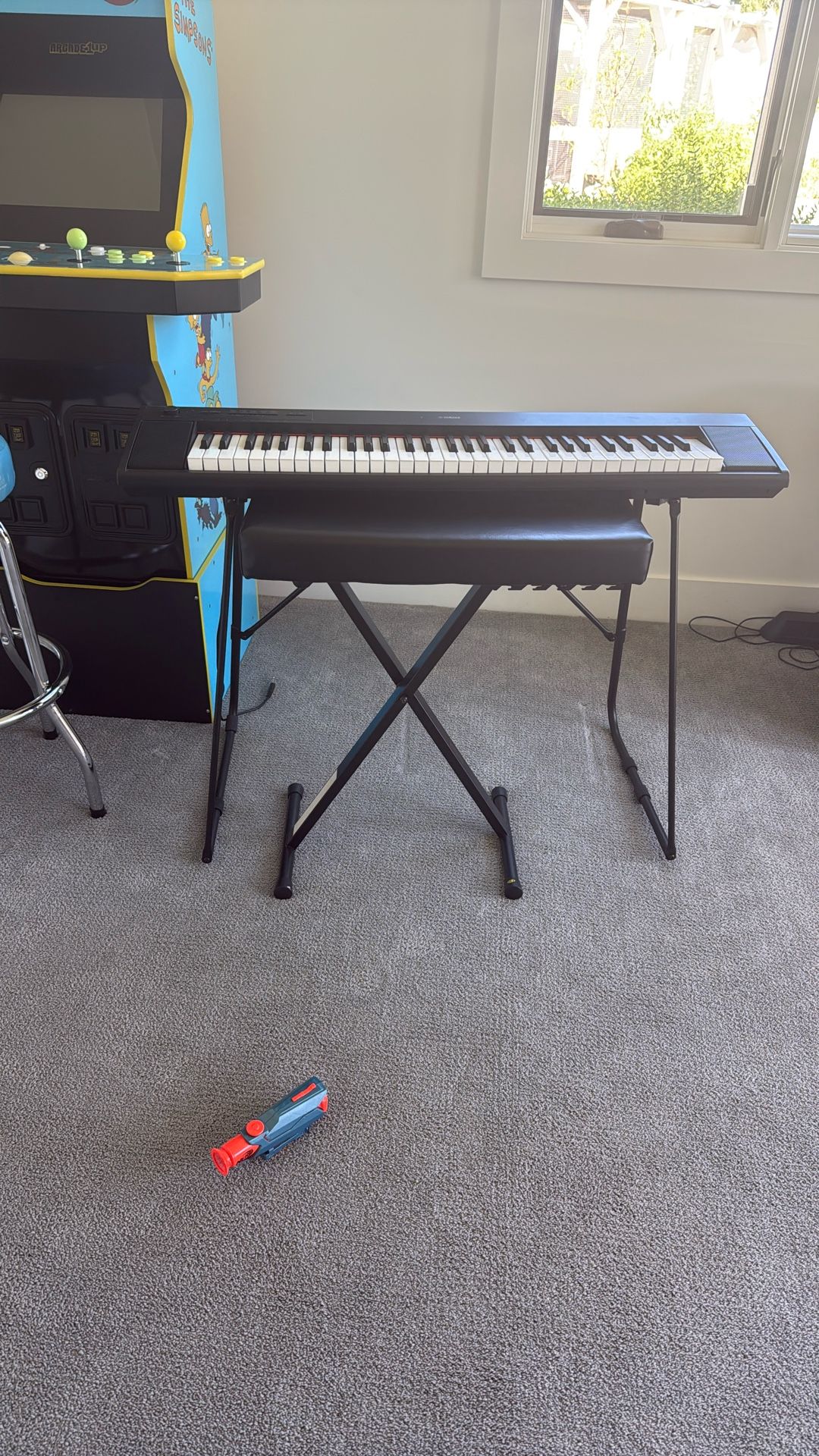 Yamaha Keyboard And Chair 