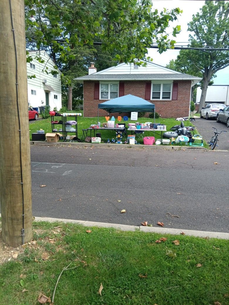 Yard Sale 2143 Stratford Ave