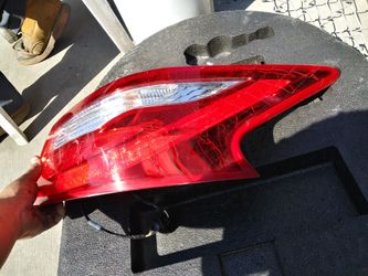 2016-2018 Nissan Altima right taillight