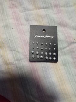 Earrings 