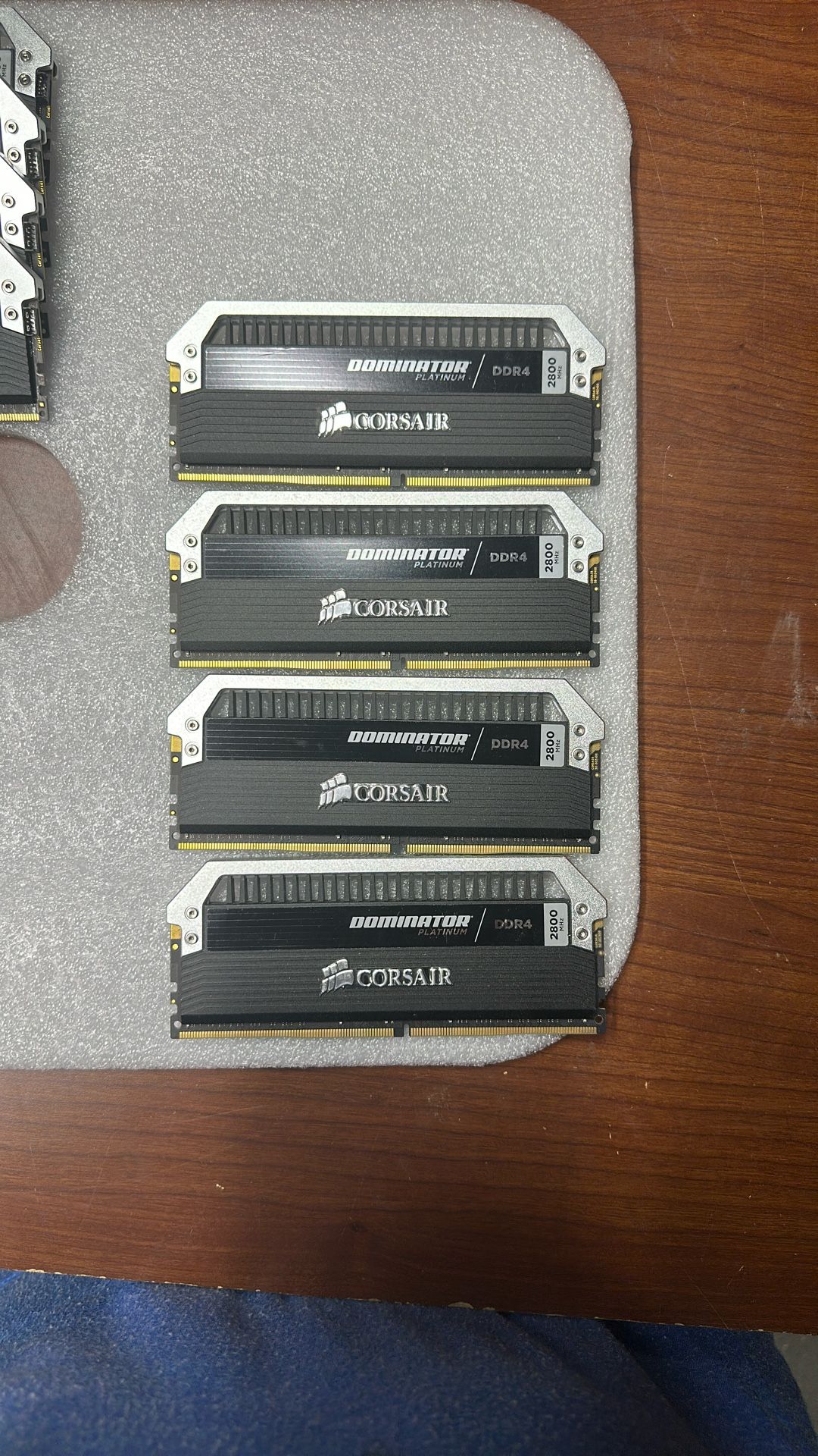 Dominator Platinum DDR 4 3000mhz (16GB) & 2800mhz (32GB)